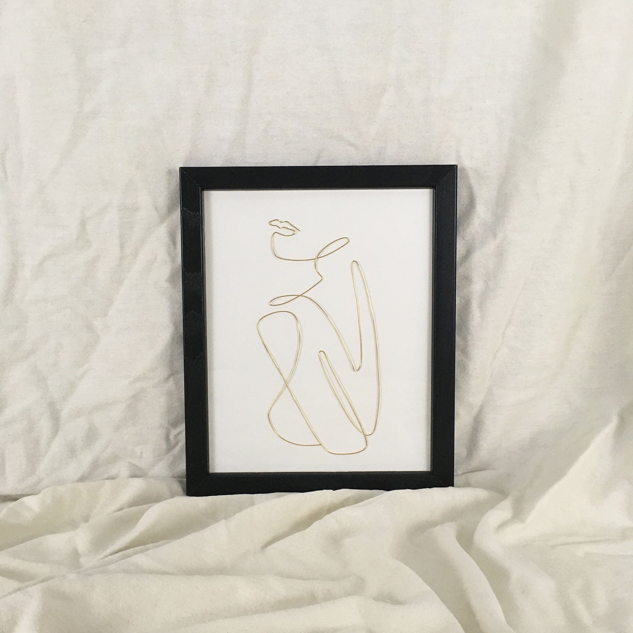 Comfort wire art - black frame gold wire