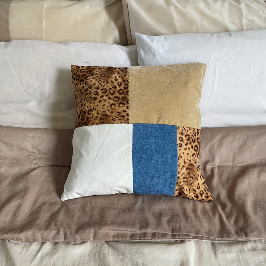 Donna Pillow Cover | 16" x 16"