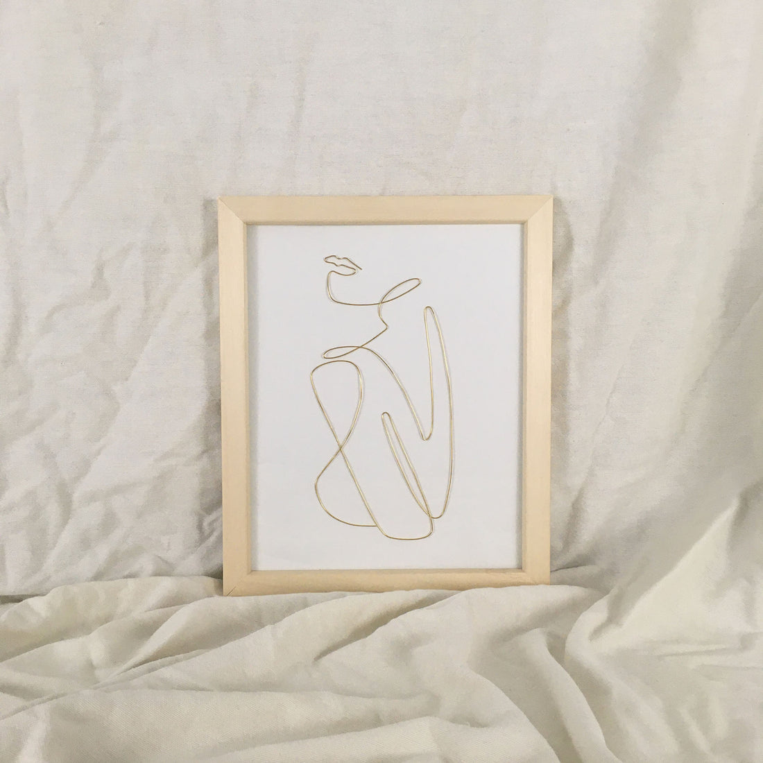 Comfort wire art - natural frame gold wire