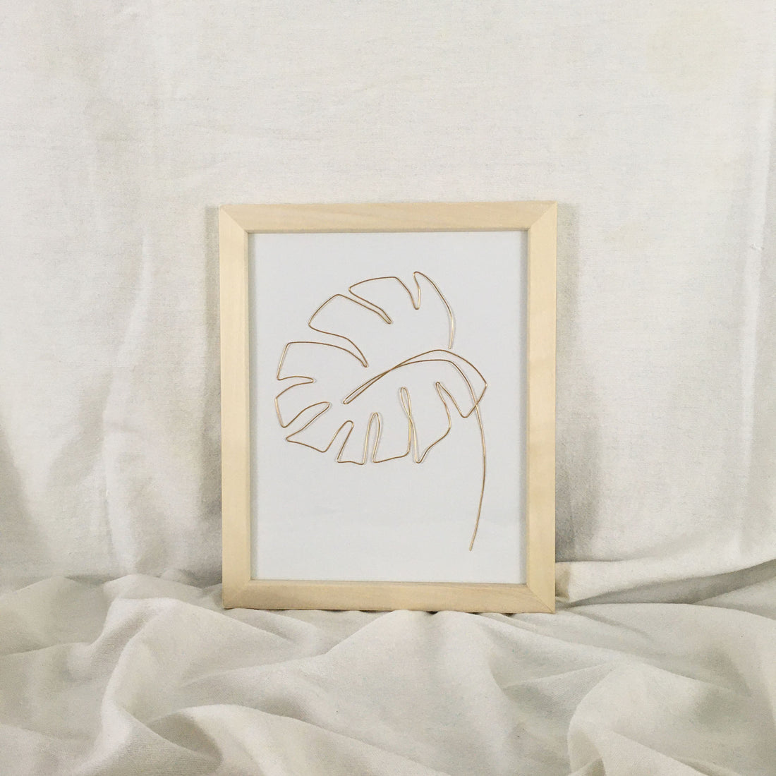 Monstera Wire Art - natural frame, gold wire